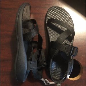 Solid black Chaco sz 8 women’s, sz 6 big kids